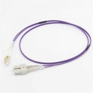 C2G fiber optic kabel: 10M LC/SC OM4 LSZH VEZELPATCH - PAARS